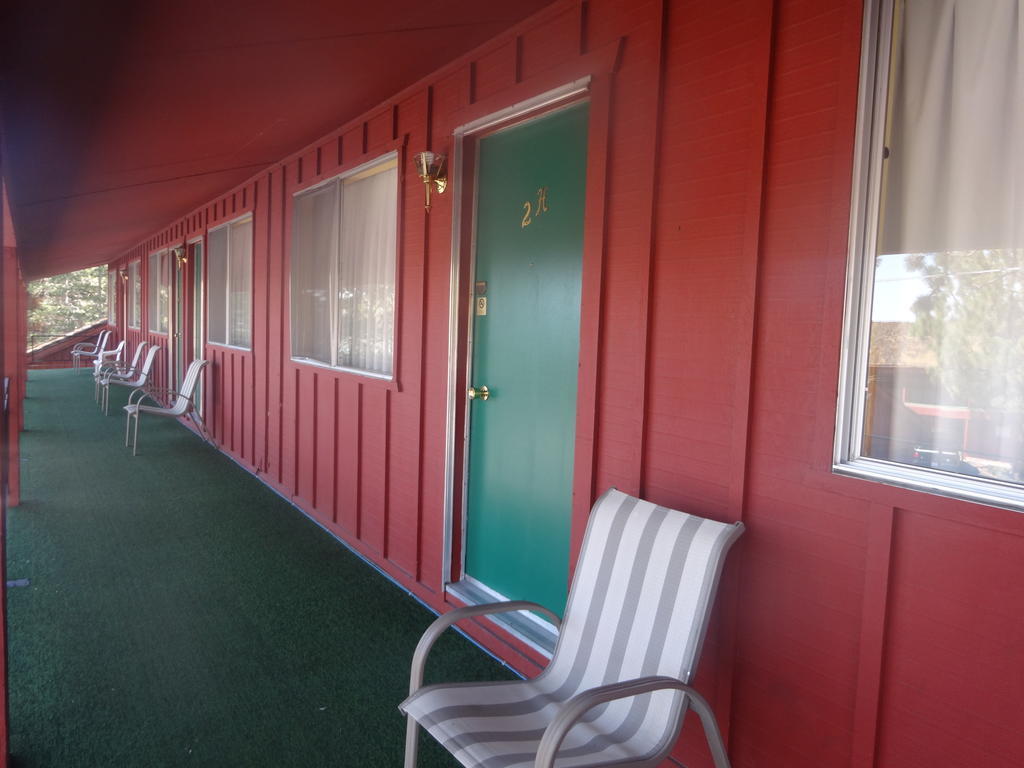 Lodge Boulder *